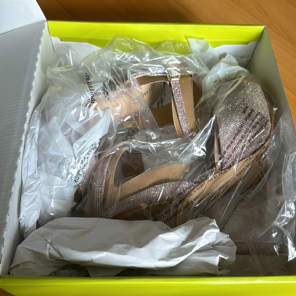 Gianni Bini NIB Camwren sweet pink sandals size 8 - Picture 6 of 7